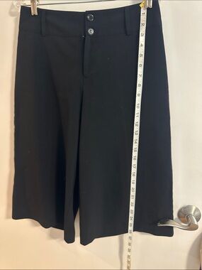 Ingredients Classic Black Capris for Women - Versatile Office to Casual